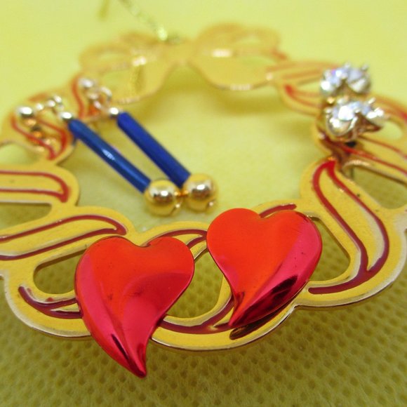 Gold Tone Enamel Christmas Ornament With 3 Pair Pierced Earring Openwork Wreath - Picture 4 of 10